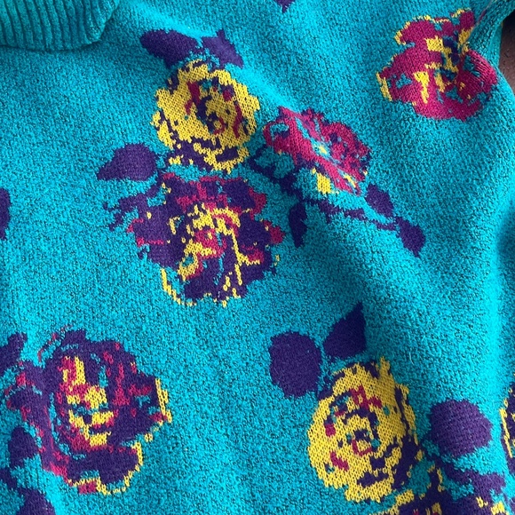 Pioneer Woman sweater size large - Picture 2 of 3